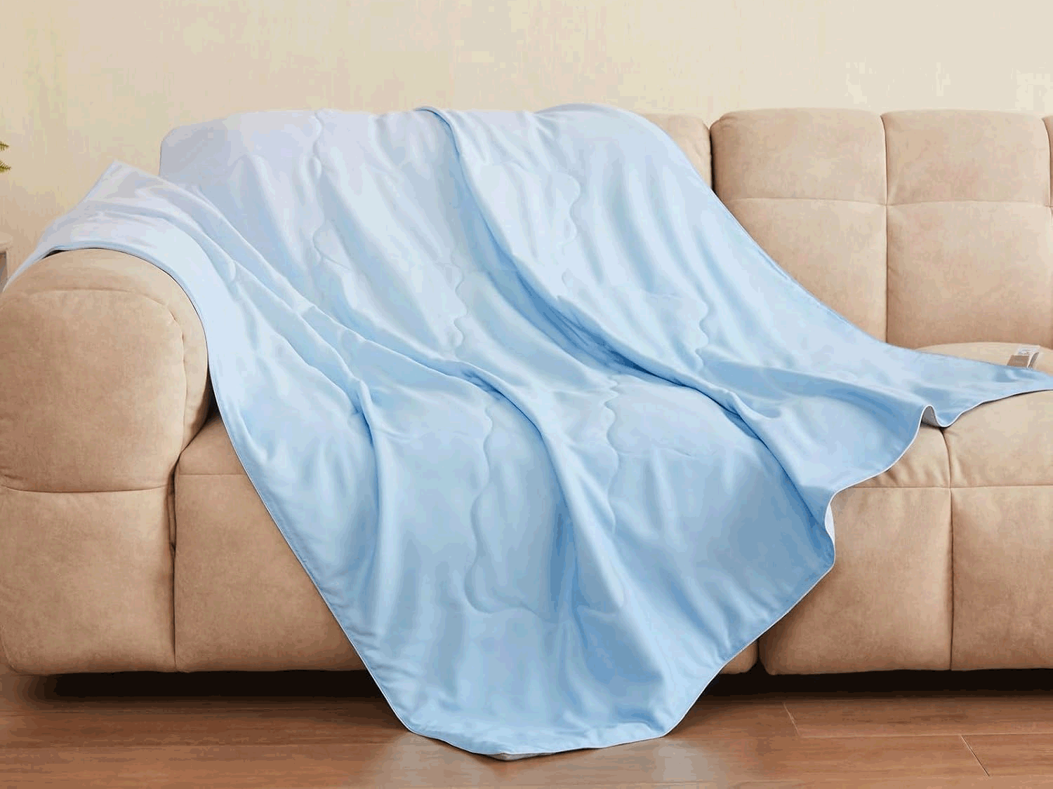 Compact & Versatile Silk Blankets & Throws