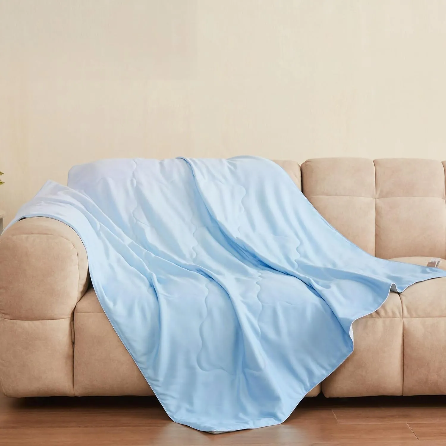 Compact & Versatile Silk Blankets & Throws